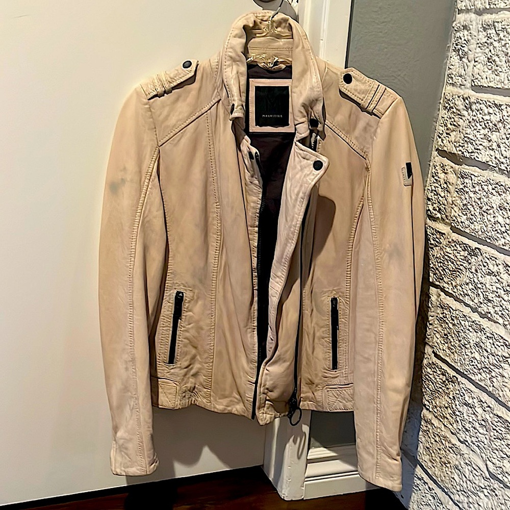100 percent crème / white studded leather jacket. Size 6- NEW